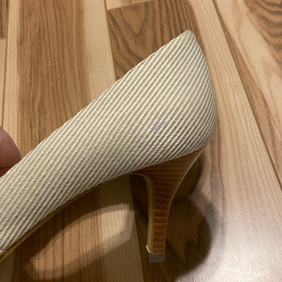 Worthington White & Tan Heels - Size 8.5 - Picture 5 of 5